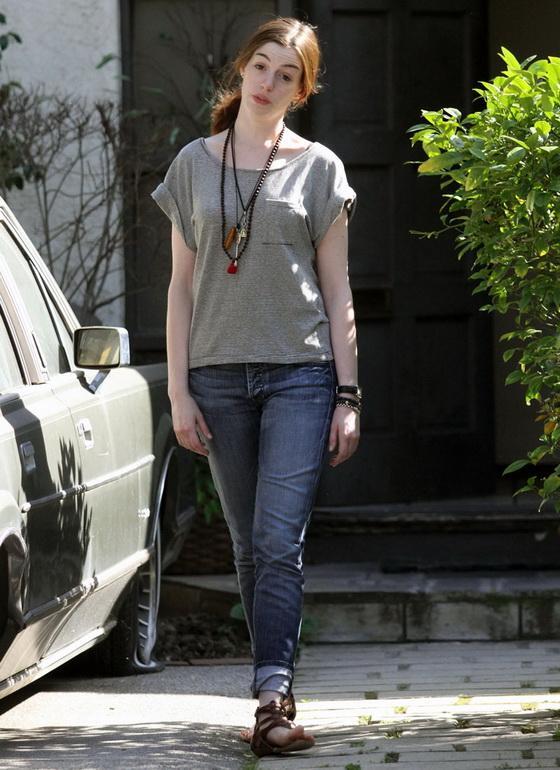 Энн Хэтэуэй без макияжа - стремное зрелище