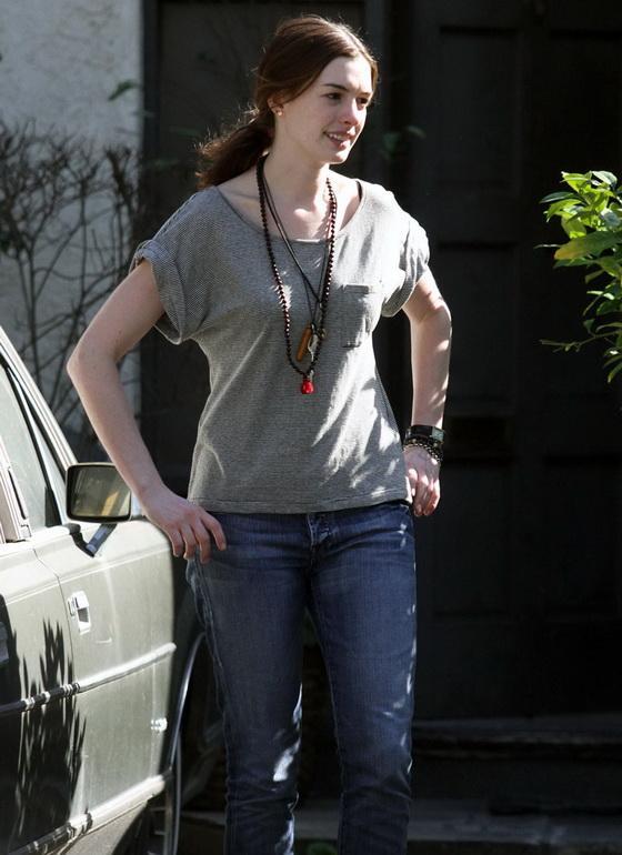 Энн Хэтэуэй без макияжа - стремное зрелище