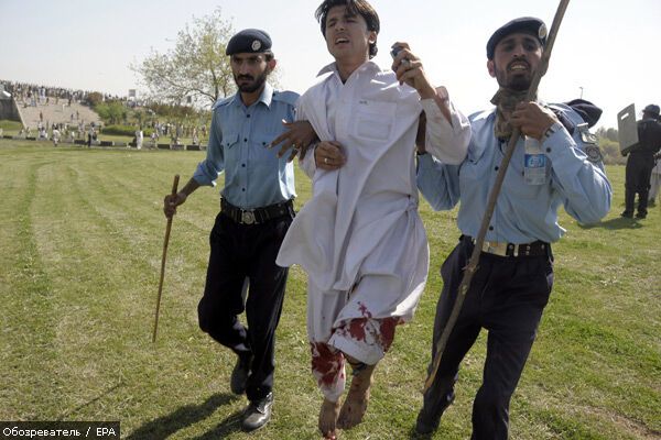 Сотрудники ООН попали под руку митингующим пакистанцам