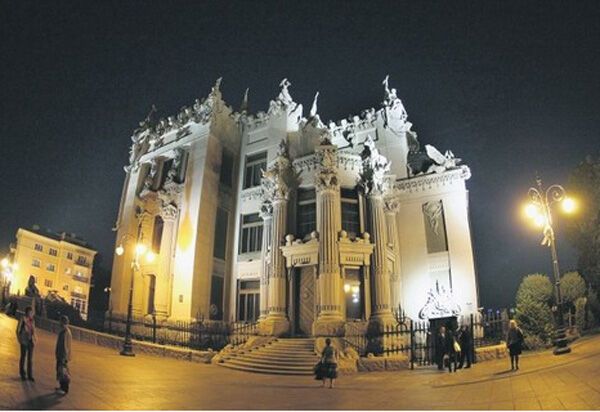 Дом с химерами на Банковой – разваливается (ФОТО)