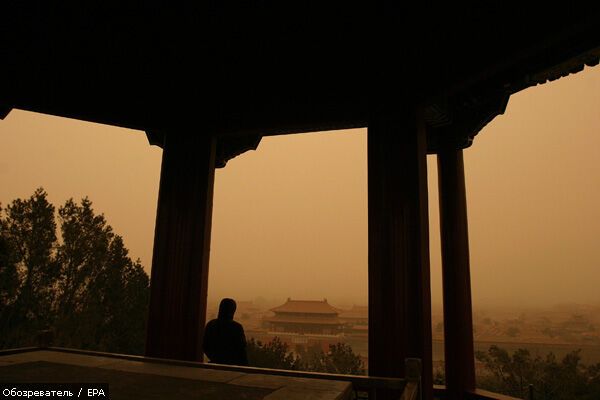 На Пекін обрушилися пилові бурі