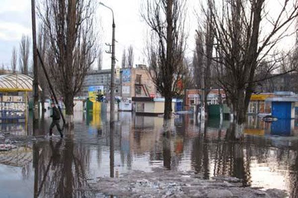 Кременчуг уходит под воду. ФОТО