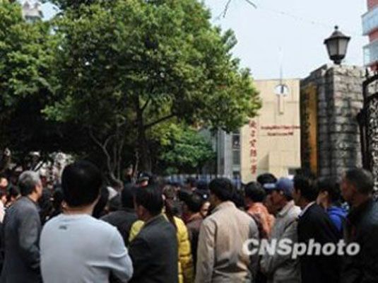 В Китае врач устроил резню в школе: убиты 8 детей. ФОТО