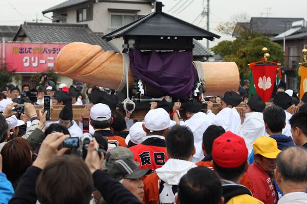 Японский фестиваль фаллосов. ФОТО
