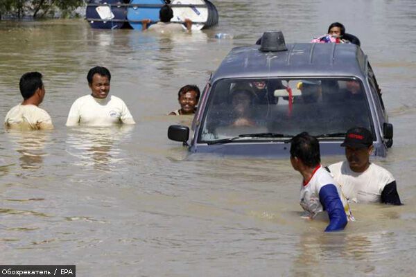 Потоп в Индонезии: пострадали десятки тысяч людей. ФОТО