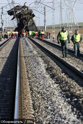 Лобовое столкновение поездов в Испании. ФОТО