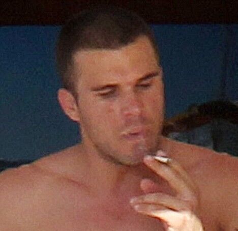 Джордж Майкл целовался на яхте с мужчиной(фото)