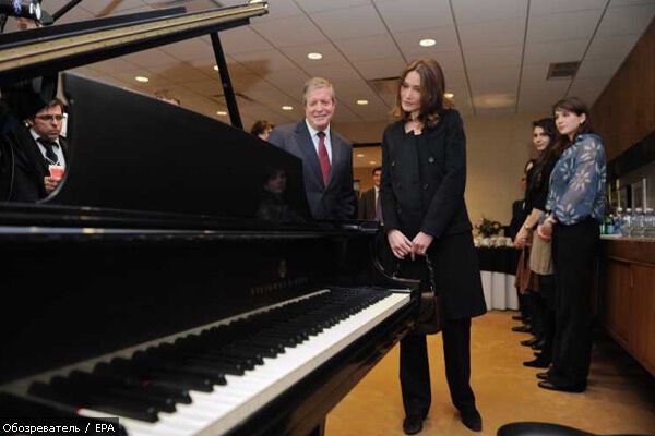Николя Саркози и Карла Бруни прилетели в США. ФОТО