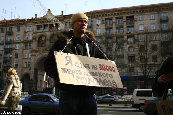 Покалеченные киевляне оккупировали мэрию