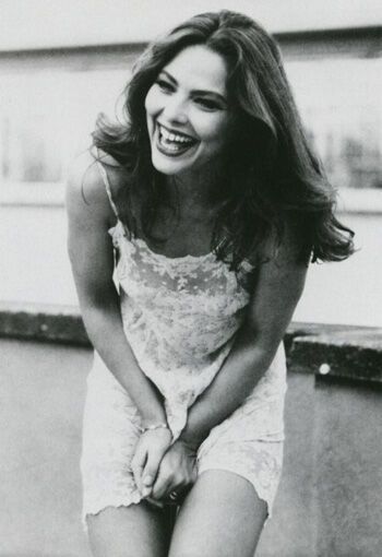 Орнелле Мути - 55, а она не стыдится своих фото "ню"