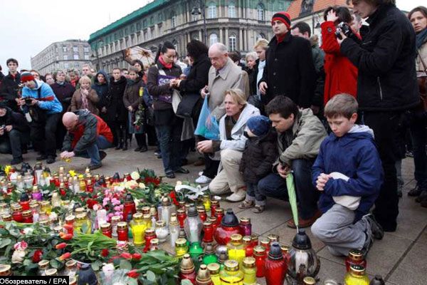 Польша скорбит о погибших в авиакатастрофе. ФОТО