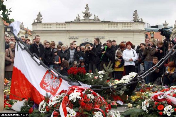 Польща сумує про загиблих в авіакатастрофі. ФОТО