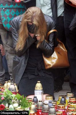 Польща сумує про загиблих в авіакатастрофі. ФОТО