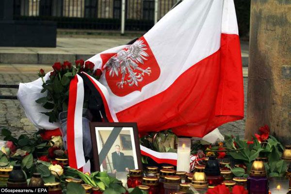 Польща сумує про загиблих в авіакатастрофі. ФОТО