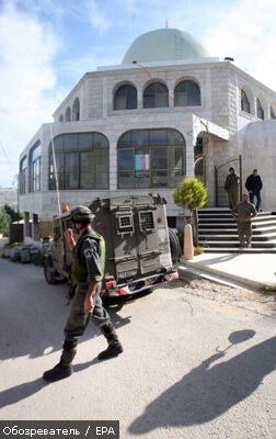 Израильтяне сожгли машины и осквернили мечеть