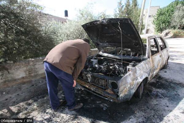 Израильтяне сожгли машины и осквернили мечеть