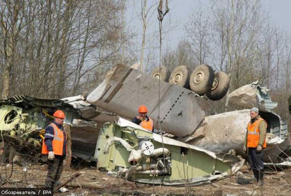 Начался перенос обломков самолета президента Польши