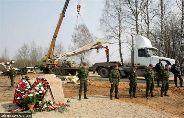 Начался перенос обломков самолета президента Польши