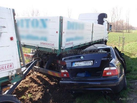 BMW посостязалось в ловкости с грузовиком. Фатальные ФОТО