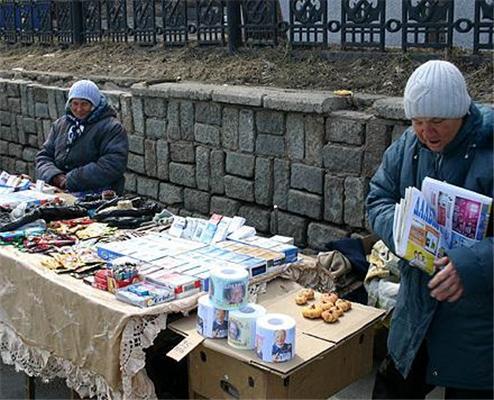 Владивостоковчанки отомстили Задорнову туалетной бумагой