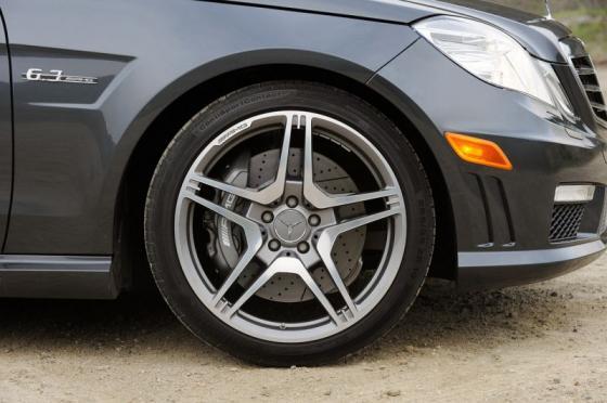 Свежие снимки форсированной Mercedes-Benz E63. ФОТО