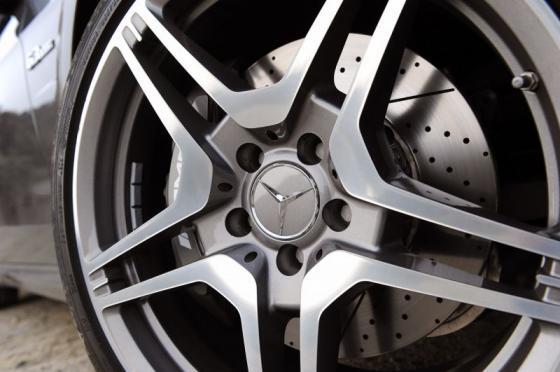 Свежие снимки форсированной Mercedes-Benz E63. ФОТО