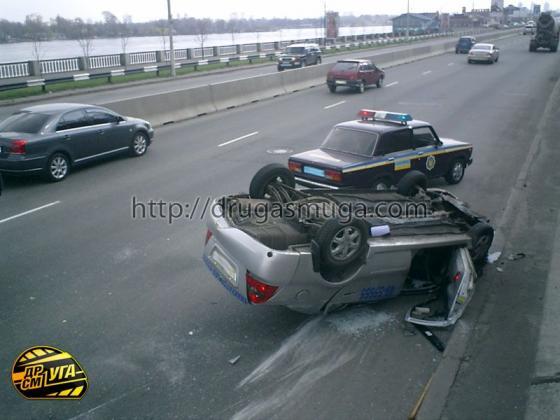 Авто совершило кульбит, не нарушая ПДД. ФОТО