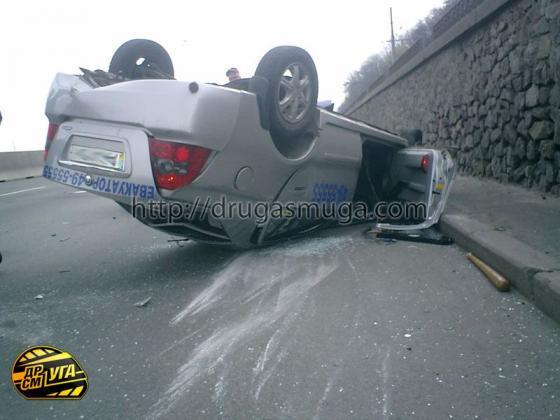 Авто совершило кульбит, не нарушая ПДД. ФОТО