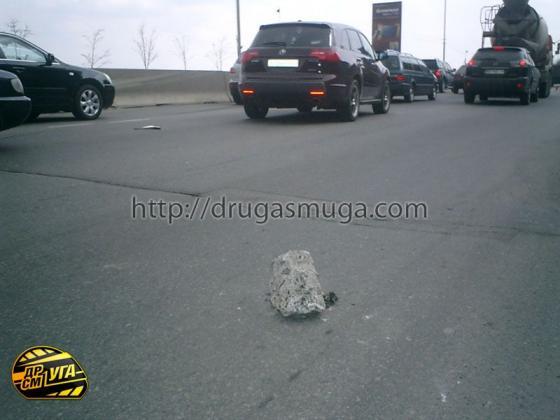 Авто совершило кульбит, не нарушая ПДД. ФОТО