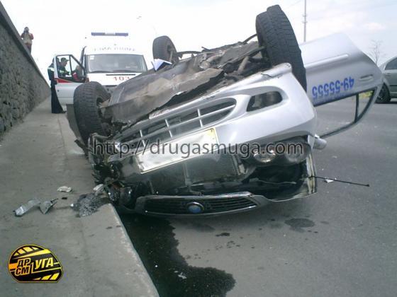 Авто совершило кульбит, не нарушая ПДД. ФОТО