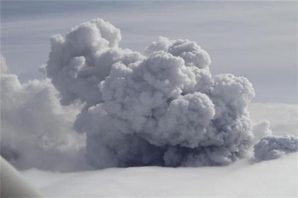 Ісландський вулкан вивергається з новою силою. ВІДЕО, ФОТО