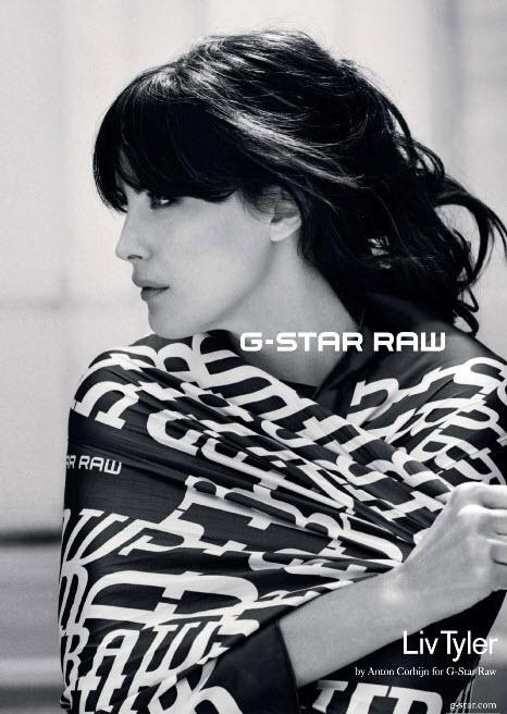 Очень сексапильная Лив Тайлер в джинсах с мотней