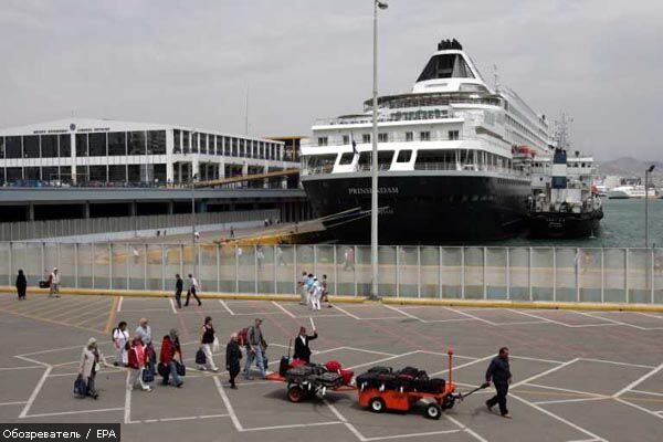 У порту Піреї сталася безпрецедентна страйк моряків