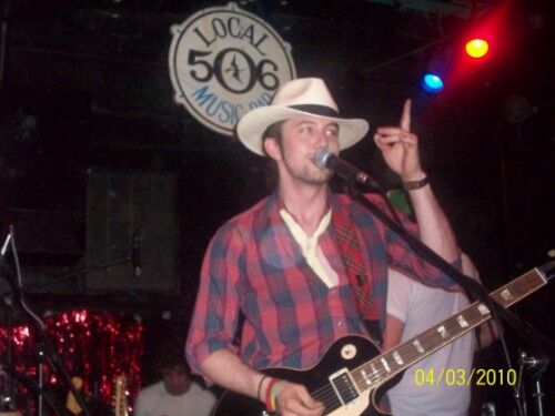 Блондин Джаспер из "Сумерек" запел