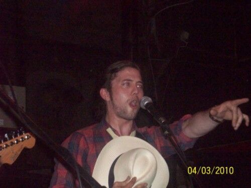 Блондин Джаспер из "Сумерек" запел