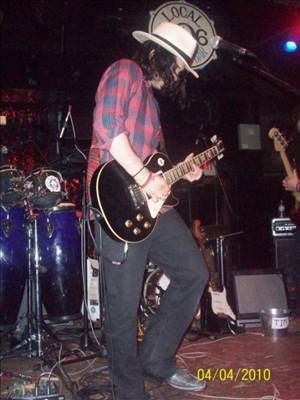 Блондин Джаспер из "Сумерек" запел