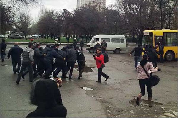 В Кыргыстане подписан указ о введении в стране чрезвычайного положения
