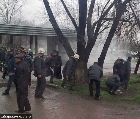 Киргизия: Демонстранты решились на штурм. Шок ФОТО, ВИДЕО