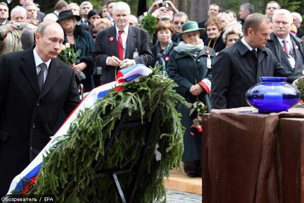 Путин и Туск почтили память жертв Катынского расстрела