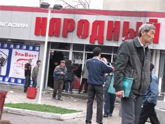 Бишкек сегодня утром. Как поработали мародеры. ФОТО 