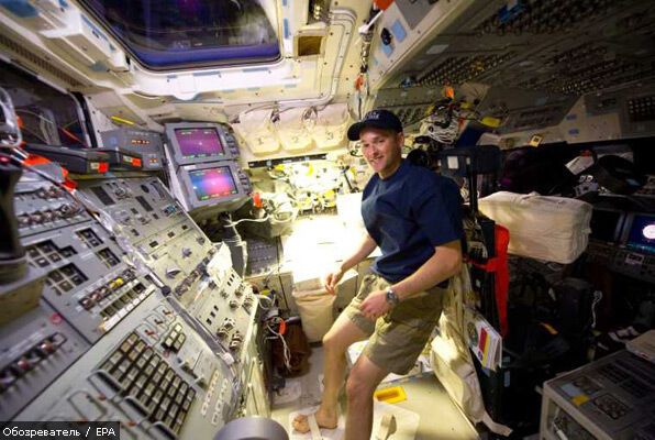 Астронавты Discovery приступили к работе в открытом космосе