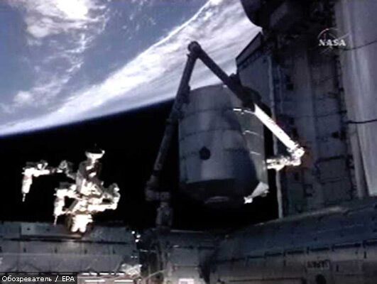 Астронавты Discovery приступили к работе в открытом космосе