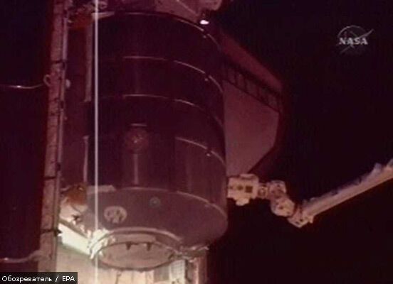 Астронавты Discovery приступили к работе в открытом космосе