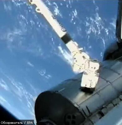 Астронавты Discovery приступили к работе в открытом космосе