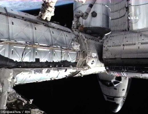 Астронавты Discovery приступили к работе в открытом космосе