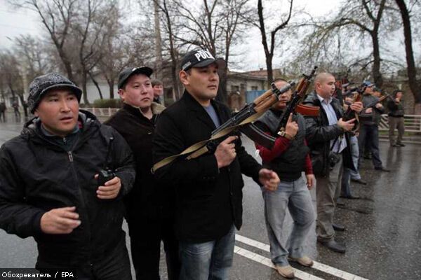 В Киргизии начали хоронить жертв беспорядков. ФОТО