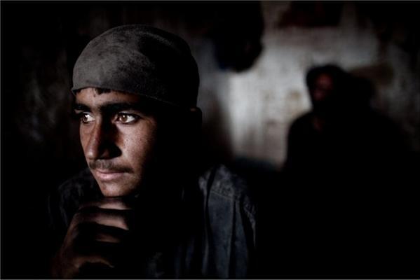 На цегельному заводі в Кабулі працюють діти