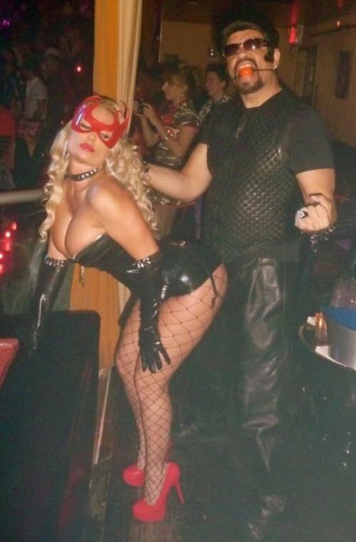 Очень грудастая Николь "Коко" Остин