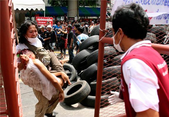 У Таїланді тривають криваві зіткнення