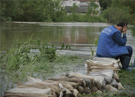 Унікальні знімки травневих повеней в різних країнах